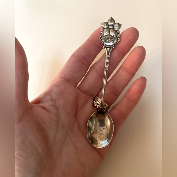 🌷Victoria BC Souvenir Spoon - Picture 5 of 5